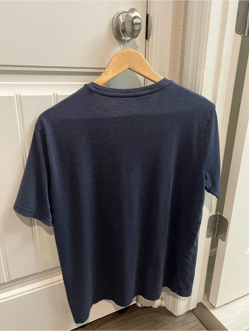Banana Republic Eco Premium Wash V-Neck Tee Navy Blue Medium